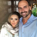 Mulher de Eduardo Bolsonaro posta foto nua na internet: “Muito mais fácil”
