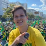 Deputados querem que pastor seja investigado por “cura gay” de Karol Eller