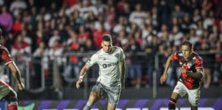 Paulinho, atacante do Atlético