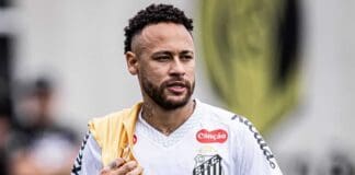 Neymar em dia de treino intenso no Santos