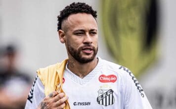 Neymar em dia de treino intenso no Santos