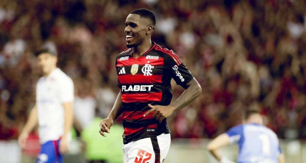 Jogador Evertton Araújo do Flamengo em boa fase