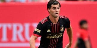 Jogador Santiago Sosa em campo