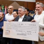 Câmara entrega cheque de R$ 138 milhões para bancar ônibus grátis em BH