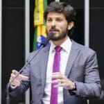 Marcelo Aro passa Viana e vira nome mais forte da direita ao Senado por MG