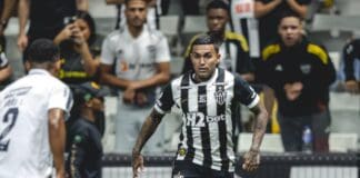 Jogador Dudu do Atlético em partida eletrizante