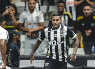 Jogador Dudu do Atlético em partida eletrizante