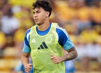 Kaio Jorge jogando pelo Cruzeiro com olhar desafiador