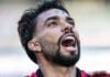 Foto de Paquetá no Flamengo comemorando de forma muito enfática