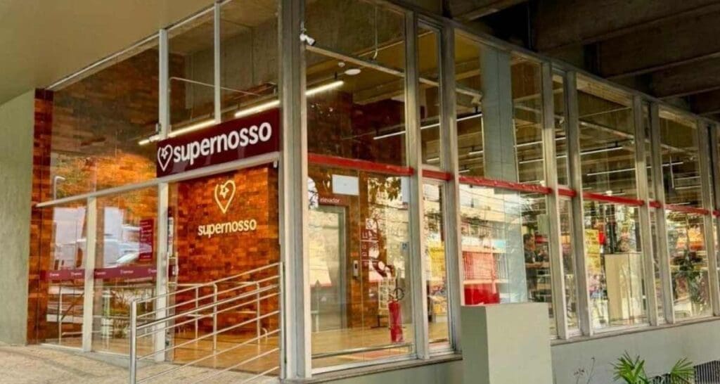 Foto da fachada do Supernosso, supermercado de Belo Horizonte