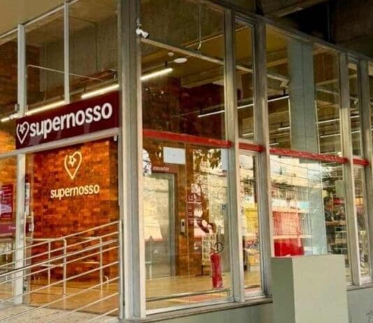 Foto da fachada do Supernosso, supermercado de Belo Horizonte