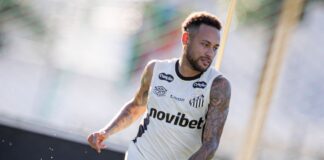 Neymar treinando pelo Santos na CT Rei Pelé
