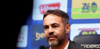 Artur Jorge na apresentação do Cruzeiro