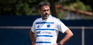 Artur Jorge treinando o time do Cruzeiro