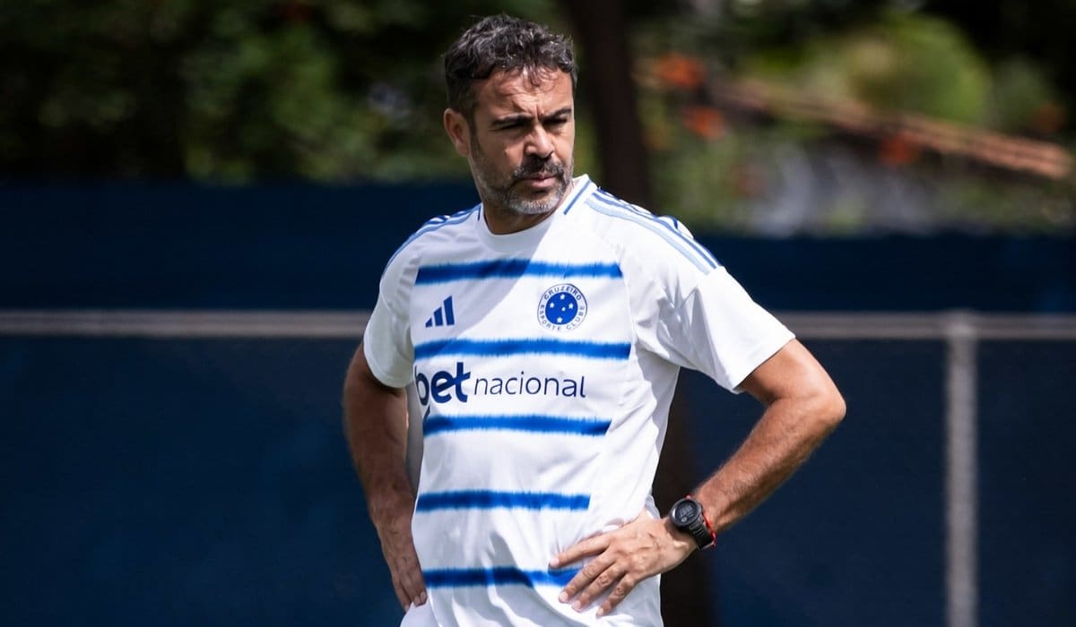 Artur Jorge treinando o time do Cruzeiro