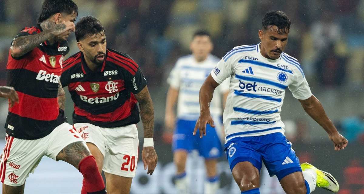 Jogo entre Cruzeiro e Flamengo no Maracanã