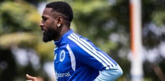 Jogador do Cruzeiro Gerson concentrado durante o treino