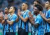 Jogadores do Grêmio orando antes do jogo
