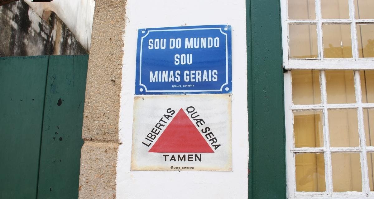 Placa sobre Minas Gerais