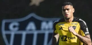Jogador do Atlético, Ruan Tressoldi em treino