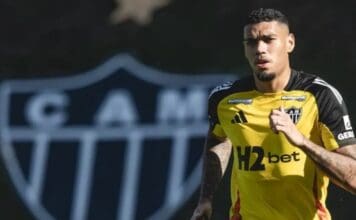 Jogador do Atlético, Ruan Tressoldi em treino