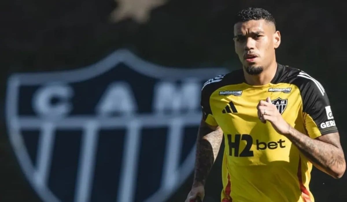 Jogador do Atlético, Ruan Tressoldi em treino