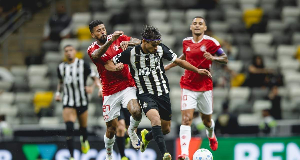 Scarpa em jogo de Atlético e Internacional