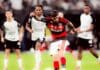 Arrascaeta em jogo contra o Corinthians
