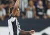 Danilo, jogador do Botafogo em campo