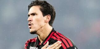 Pedro, do Flamengo, orgulhoso após fazer gol