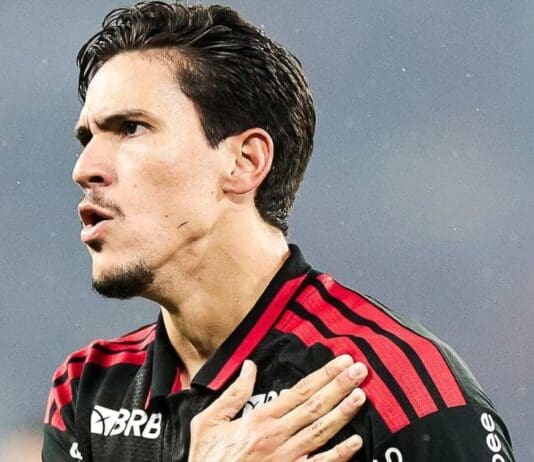 Pedro, do Flamengo, orgulhoso após fazer gol