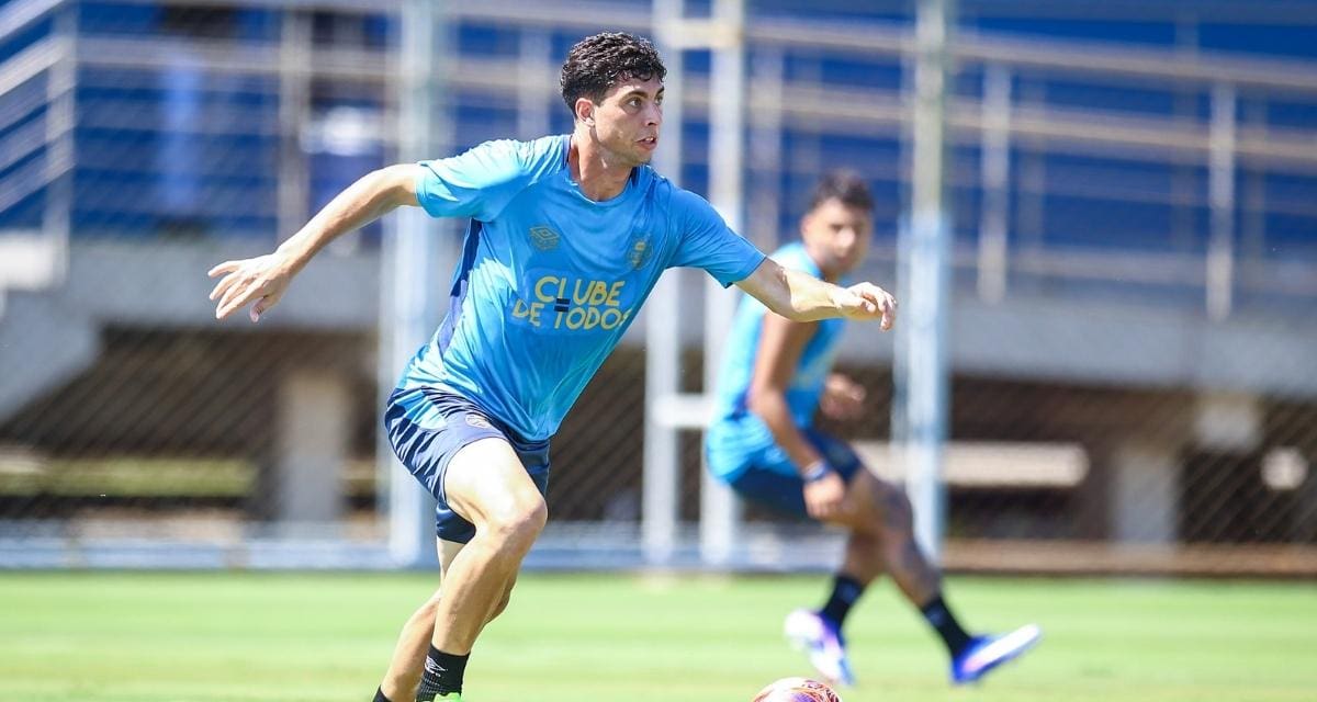 Jogador Juan Nardoni do Grêmio treinando