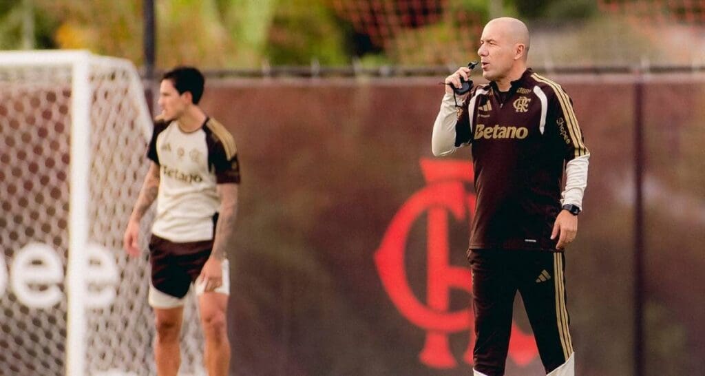 Leonardo Jardim em seu primeiro treino no Flamengo