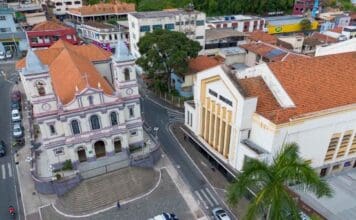 Praça principal de Nova Lima, em Minas Gerais