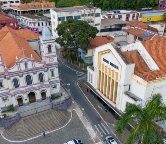 Praça principal de Nova Lima, em Minas Gerais