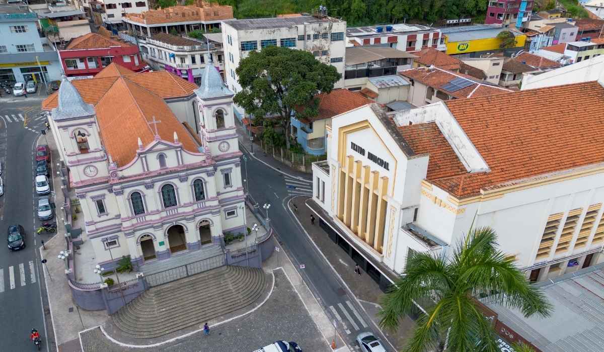 Praça principal de Nova Lima, em Minas Gerais