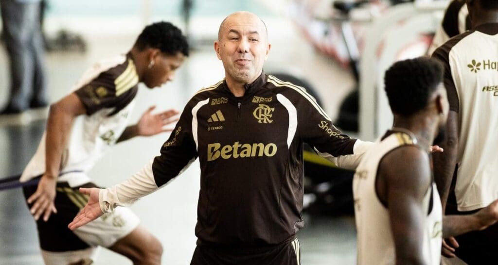 Leonardo Jardim treinando time do Flamengo