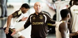 Leonardo Jardim treinando time do Flamengo