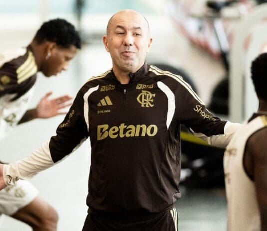 Leonardo Jardim treinando time do Flamengo