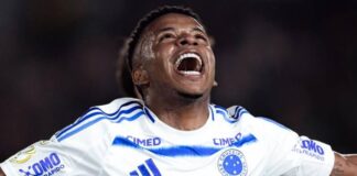 Arroyo marca gol no Cruzeiro