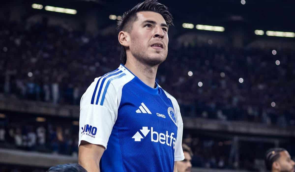 Lucas Villalba em campo pelo Cruzeiro