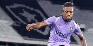 Danilo treinando no Botafogo