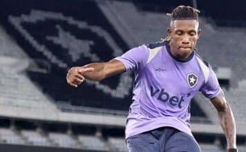 Danilo treinando no Botafogo