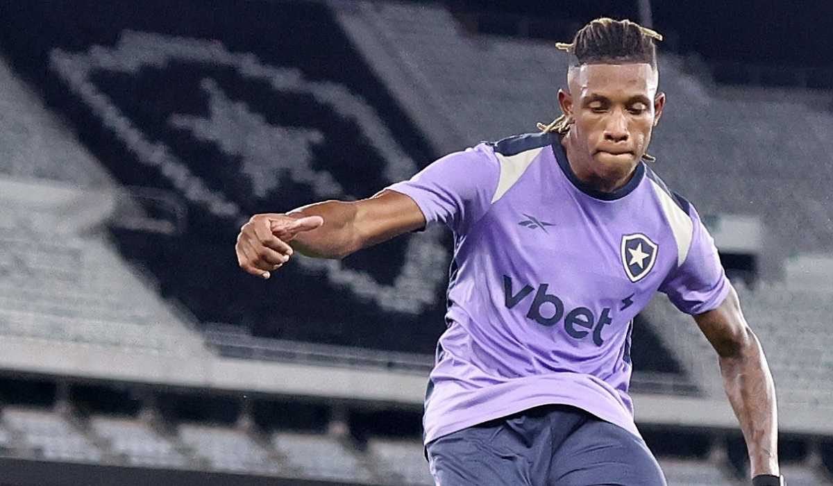 Danilo treinando no Botafogo