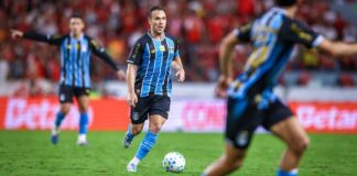 Jogadores do Grêmio em campo