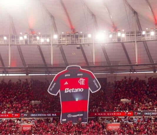Camisa gigante do Flamengo no Maracanã
