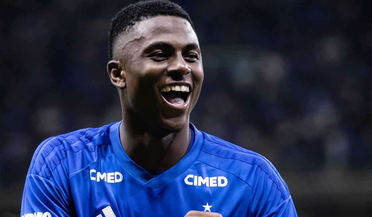 Néiser Villarreal no Cruzeiro após fazer gol no Brasileirão