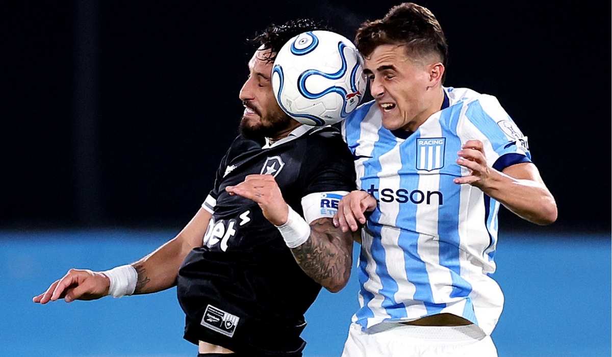 Alex Telles enfrenta o Racing pelo Botafogo