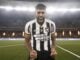 Jogador Alexander Barboza em campo pelo Botafogo