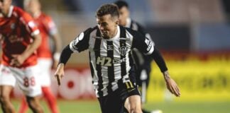 Bernard em campo pelo Atlético
